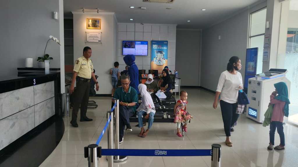 Bantuan Program Indonesia Pintar 2024 Cair, BRI Kanca Lebak Bulus Beri Layanan Prima Penerima&nbsp;Manfaat